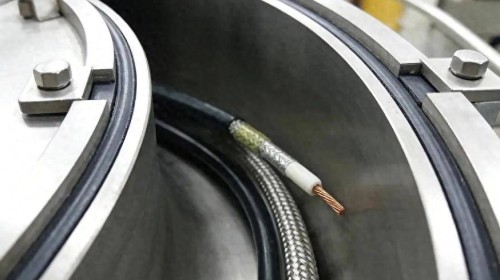 泰士特超高真空系统同轴电缆：精准传输，适配严苛真空极低温场景